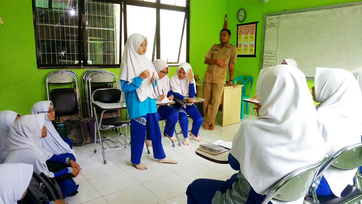 MB_EClub's tweet photo. Hi guys! 🙌 today we have our first debate simulation from our tutors!! For members, you must be ready to join the next debate for next week! https://t.co/khMNRecGHd