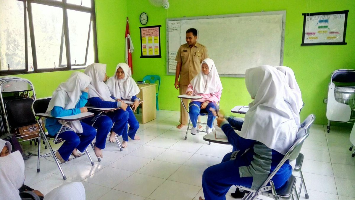 MB_EClub's tweet photo. Hi guys! 🙌 today we have our first debate simulation from our tutors!! For members, you must be ready to join the next debate for next week! https://t.co/khMNRecGHd
