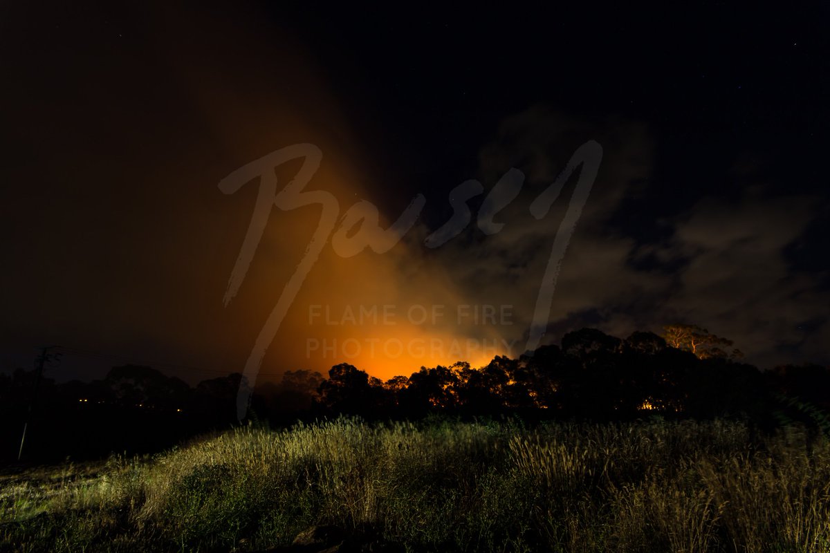 flameoffirefoto's tweet photo. #Rokeby #Bushfire this evening. It didn't last very long thanks 2 the firefighters! ©Flameoffirephotography,2017 #hobart #tasmania https://t.co/3tIdQn3v3p