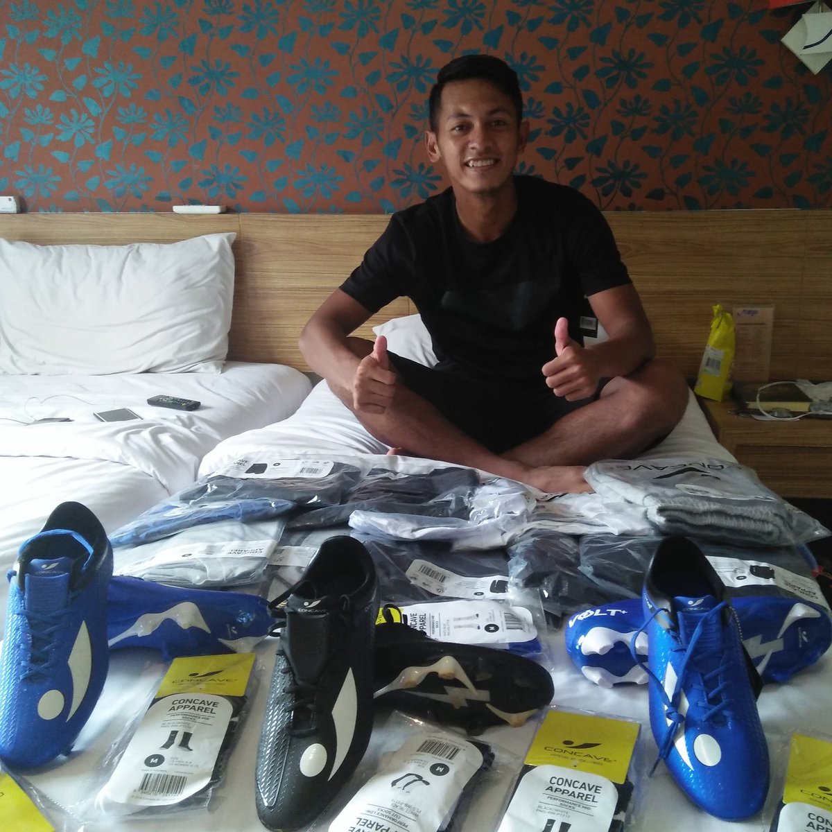 thanks @concavefootball and my bos <a href="/mulymunial/">Muly Munial</a>  supports my career this year🙏🔥💯 #concavefootball #concave #volt #letthemtalk