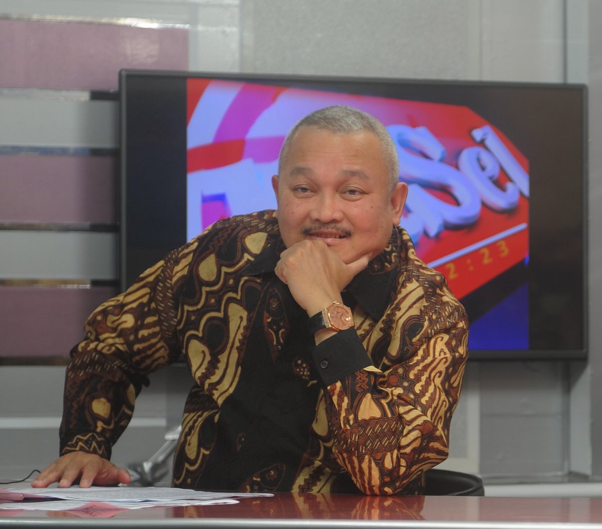 AgusfotoSumsel's tweet photo. Gubernur Sumsel @alexnoerdin menjadi penyiar berita di TVRI Sumsel, Selasa (31/01) https://t.co/otkgopp72B