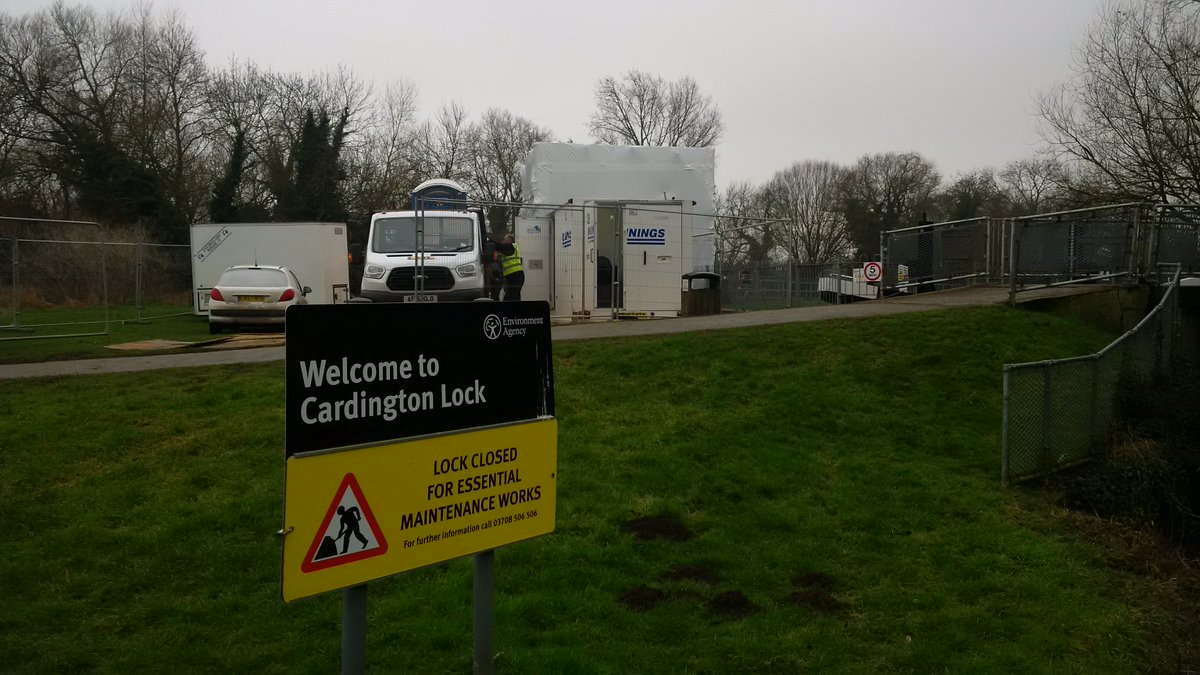Ang_WaterwaysEA's tweet photo. #CardingtonLock on the #RiverGreatOuse Guillotine gate painting work well underway, part of the 2016/17 winter works https://t.co/nDHnWuz6CT