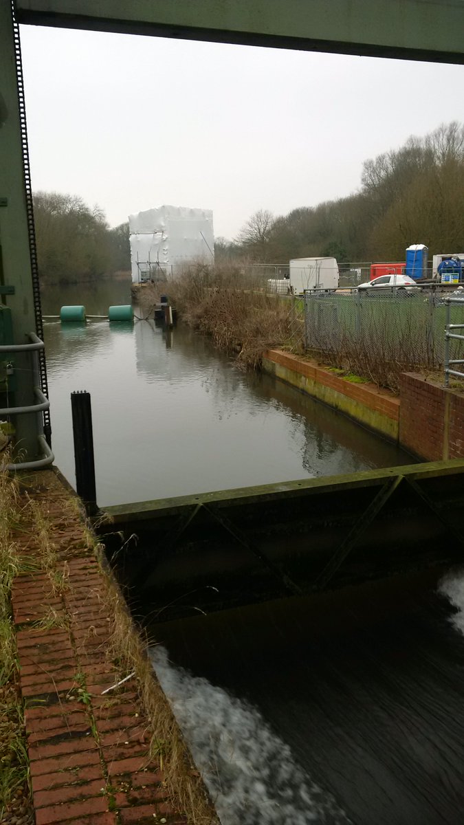 Ang_WaterwaysEA's tweet photo. #CardingtonLock on the #RiverGreatOuse Guillotine gate painting work well underway, part of the 2016/17 winter works https://t.co/nDHnWuz6CT