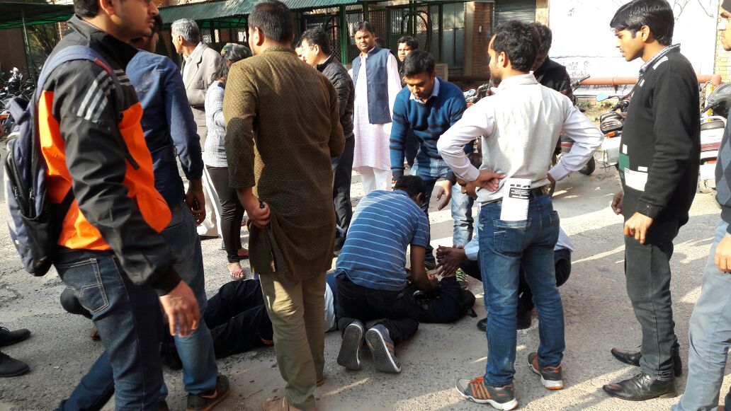 abvpjnu's tweet photo. Former #JNUSU #JtSec @SaurabhJNU today collapsed on 8th day of his indefinite hunger strike at #JNUAdminBlock. #KneelDownJNUAdmin-UGC https://t.co/gjXebgA26X