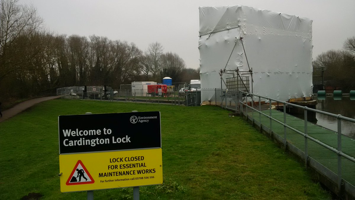 Ang_WaterwaysEA's tweet photo. #CardingtonLock on the #RiverGreatOuse Guillotine gate painting work well underway, part of the 2016/17 winter works https://t.co/nDHnWuz6CT