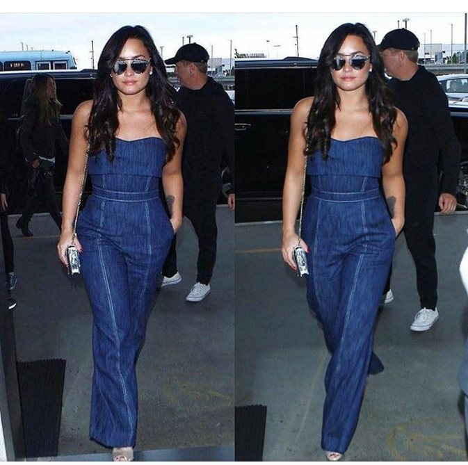 poffudukpanda's tweet photo. The queen's perfect stance 💕💕  #Lovatics #BestFanArmy #iHeartAwards https://t.co/6UTqniVNOM