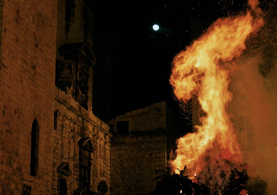 ERMUSK6668's tweet photo. Night
Fire
© All rights reserved
{ValeriaMarzano - phMirror}
@viaggiarepuglia @CastellanaGr
#fire #fanove #castellanagrotte https://t.co/FlY1Z1aI4n