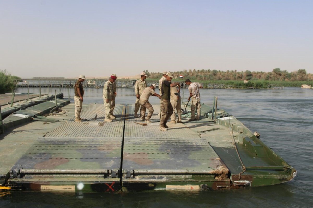 warmediateam's tweet photo. #Iraqi #troops begin to set up #floating #bridges to cross toward the #right_side of #Mosul #IRAQ
#War_Media_Team_Mosul https://t.co/gIUb7UhZWp