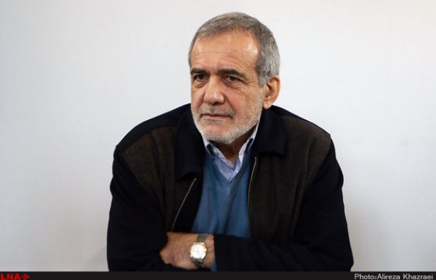 SharghDaily's tweet photo. پزشکیان: آیا کسی از هاشمی، خاتمی و موسوی بیشتر به نظام خدمت کرده؟ کجای کارمان ایراد دارد که هرکس به میدان می‌آید برایش پرونده می‌سازیم-ایلنا https://t.co/nuGbAkQ9XO