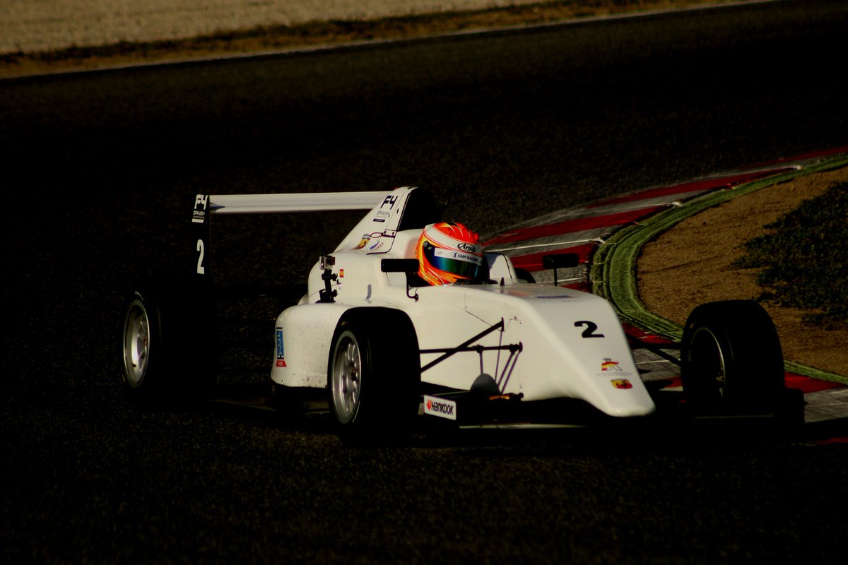 VBolea18's tweet photo. Segundo dรญa de pretemporada para la @F4Spain en el @Circuitcat_es. รltima jornada de test de la semana. #F4Test #F4Spain https://t.co/kLJmwEQ3xM
