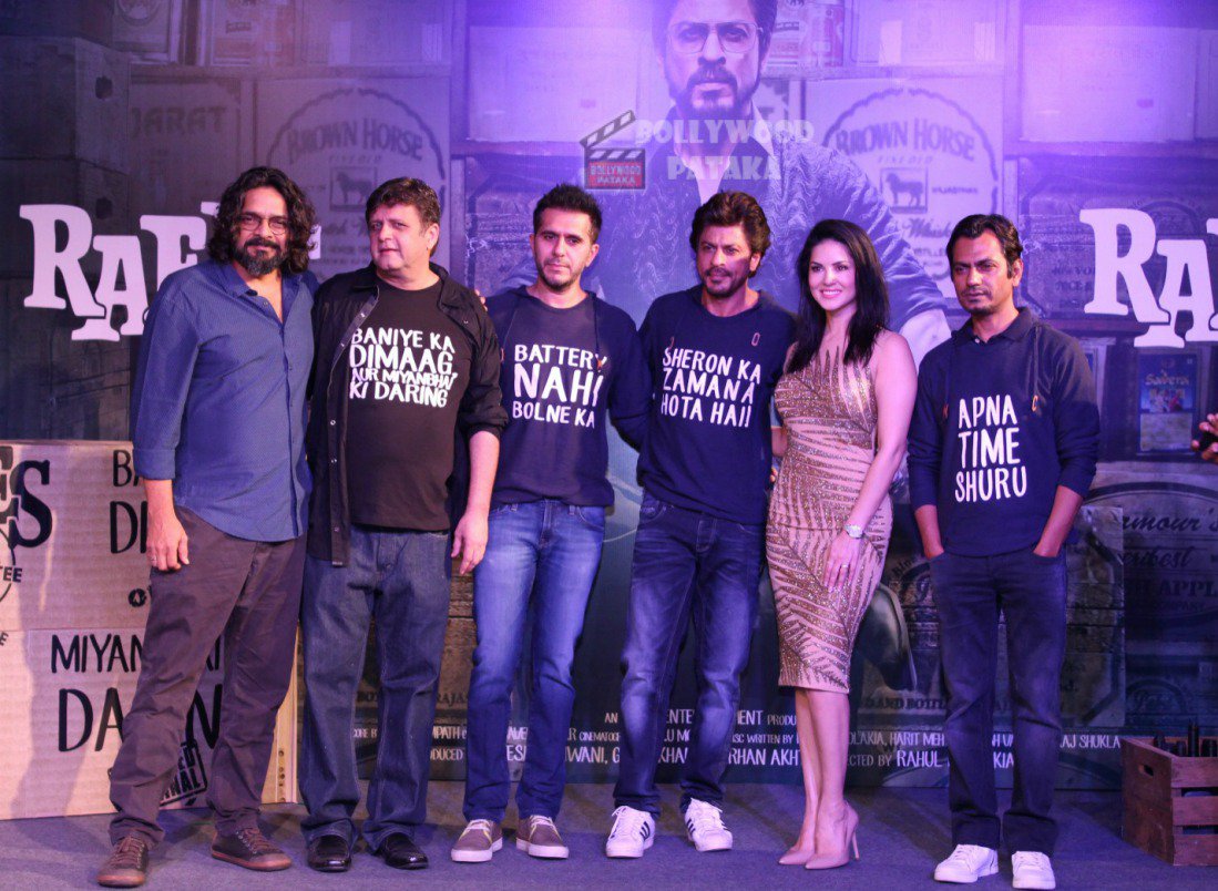 bollywoodpataka's tweet photo. SPOTTED!!
#TeamRaees
Inside PICS of the #RaeesSuccessParty with #ShahRukhKhan #SunnyLeone #NawazuddinSiddiqui https://t.co/QtgC7sgtGu