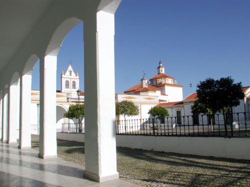 TurismoLSDM's tweet photo. Buenos días! os dejamos con esta foto del santuario de Ntra. Sra. De la Estrella, tan apreciado por los santeñ@s https://t.co/MgBFZX90jD