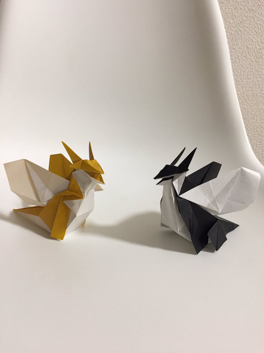 折り紙職人 キングドラゴン と ブラックドラゴン 木村良寿さんの おりがみのはこどうぶつ より 各15 折り紙2枚使用 この2体の違いは 2本足か4本足かの違いです どちらもカッコイイ 折り紙作品