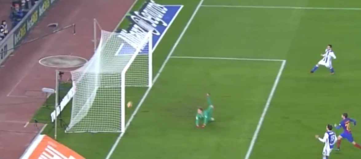MiguelSerranoTV's tweet photo. Y aquel día (gol fantasma de Vela y remate de Juanmi en posición legal) no hubo escándalo, ni se decía q aquello podría decidir una Liga...😁 https://t.co/iNPCDhesBd