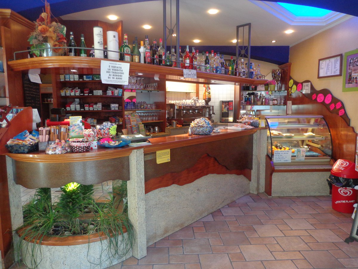 LaTuaAttivita's tweet photo. #bar #caffetteria #tavolafredda #invendita prov #parma: 3-4 addetti, 2 ampie #vetrine, con #plateatico e #parcheggio! #VPR135 #ottimiincassi https://t.co/xzuejg5i3S