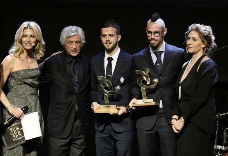 BiHFootball's tweet photo. Congratulations to @Miralem_Pjanic on the award "Best Midfielders in Serie A - 2015/2016" https://t.co/Laq6fHDu60