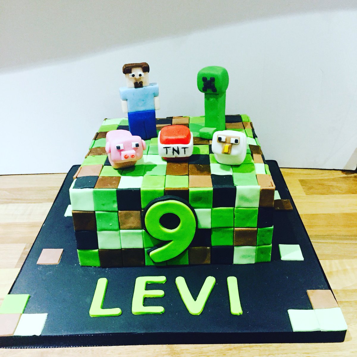 Bluebirdbakeryx's tweet photo. Mine craft cake x https://t.co/9UoiCtmSYV