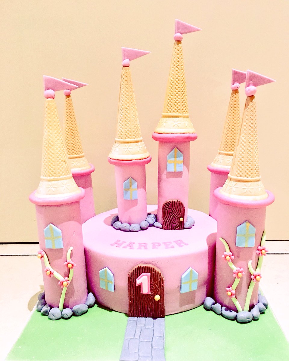 Bluebirdbakeryx's tweet photo. Fit for a princess 💗 https://t.co/wt6cI58un1