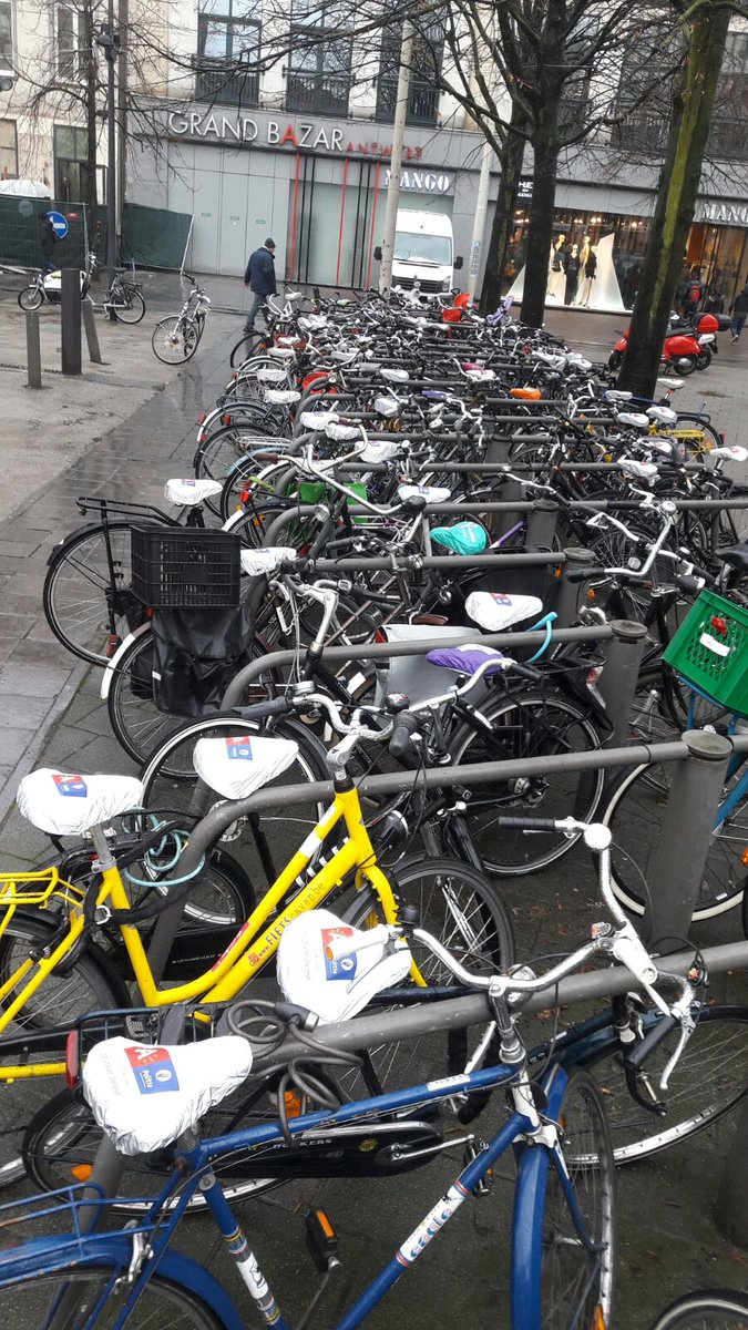 PZAntwerpen's tweet image. Heeft ons #promoteam ook jouw fiets gepimpt met zadelhoes? @LPAntwerpen heeft niet alleen leuke gadgets, ook toffe jobs: #wijhebbenjounodig!