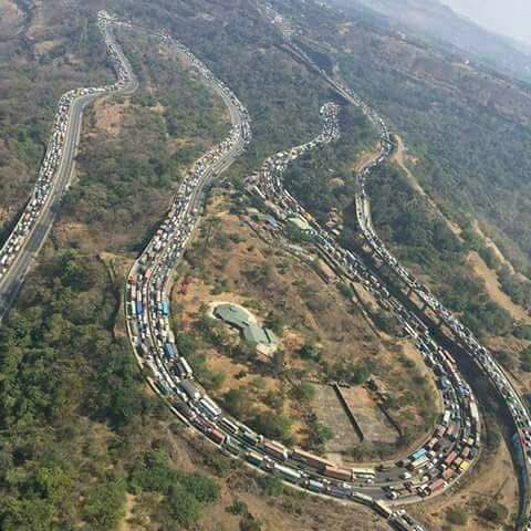 dr_prashantsb's tweet photo. #chakkajam  Mumbai Pune E way https://t.co/j1YbWwrx0e