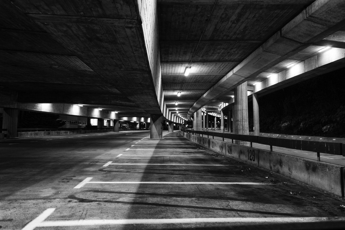 StudioEighty_8's tweet photo. A deserted carpark or free parking? #blackandwhitephotography #wellington #urbandesign #urbanlandscapes #UrbanDecay #NewZealand https://t.co/prwJh1qzu2