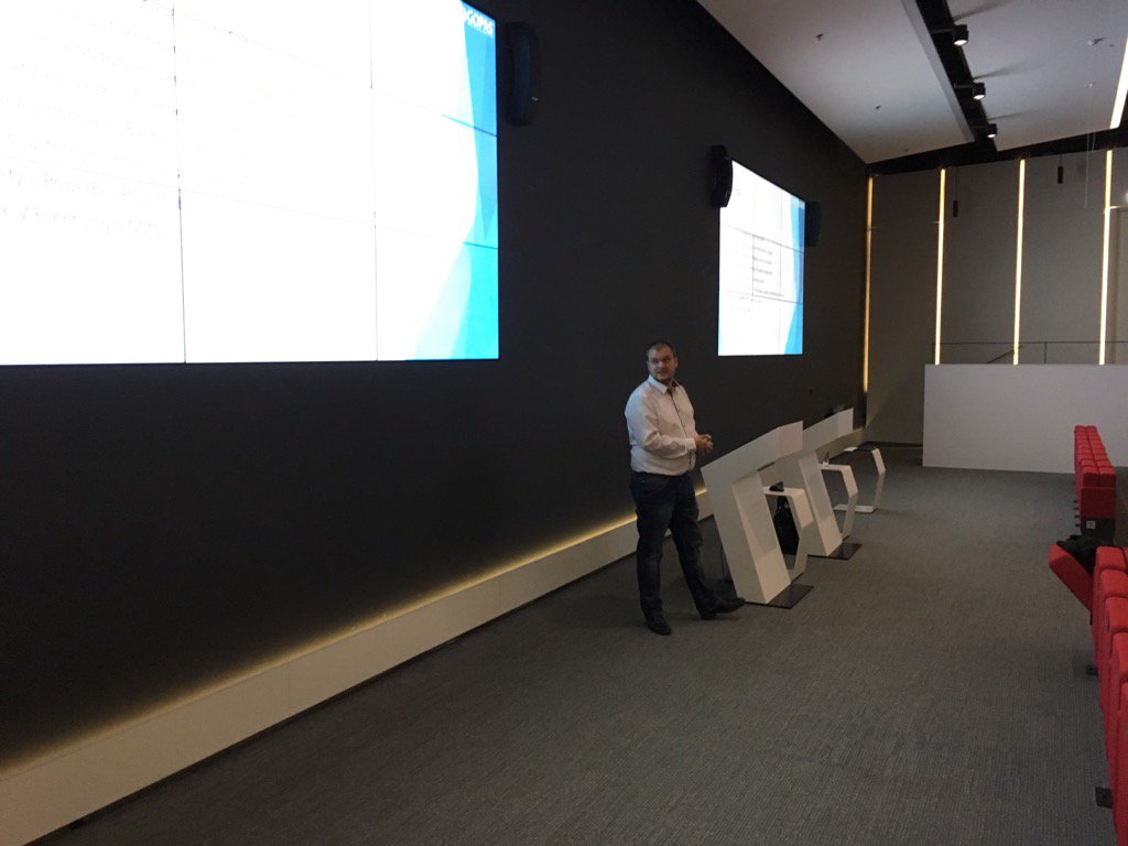 hyperconcz's tweet image. Operation Management Suite prednaska od @daniel_hejda na #hyperconcz20 jiz zacala...