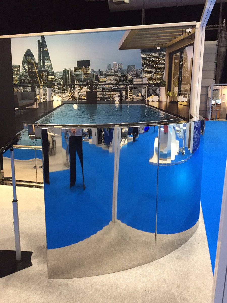 CastilloPools's tweet image. Curved mirror sections #SPATEX2017
