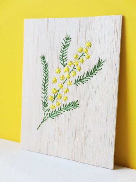 Sur @Plaisanteries_ retrouvez un nouveau #DIY : de la #broderie pour une planche botanique #mimosa ! Bonne journée ! bit.ly/2klUQ3s