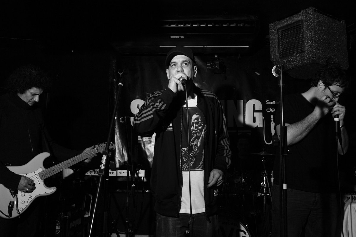 Recuerdo gráfico de la #BDPJam del pasado sábado en la sala <a href="/StarvingC/">Starving Conciertos</a>:
<a href="/Ni8atoCLS/">Niñato CLS</a> y <a href="/AgustitoCLS/">Agustito CLS</a> en el micrófono.
#AmorSincero