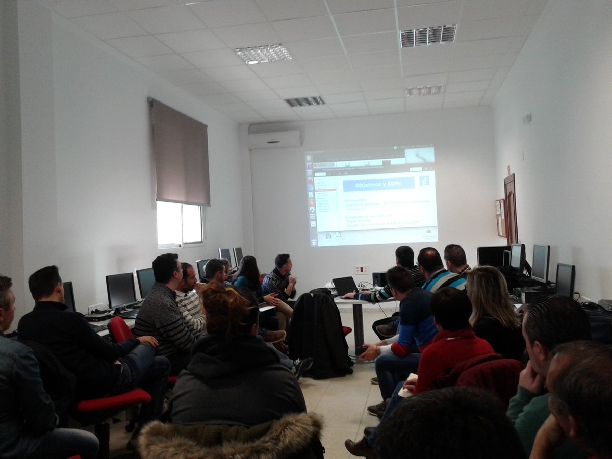PuntoVuelaAlbaM's tweet photo. Reunión de trabajo en #Jodar #guadalinfo con @CGGarciez @CGTorreperogil @guadalinforus @CGQuesada https://t.co/oCaLWKMSKQ