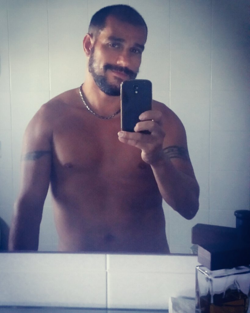 DottGuarino's tweet photo. #infrontofthemirror #mediterranean #mirror #somepics #SPORTY #JoelSe #JOELSEPEL #barba #JOELESEPEL #JOELE #Singer #ITALIAN #King #alphaboy https://t.co/Z3DX6zA8M8