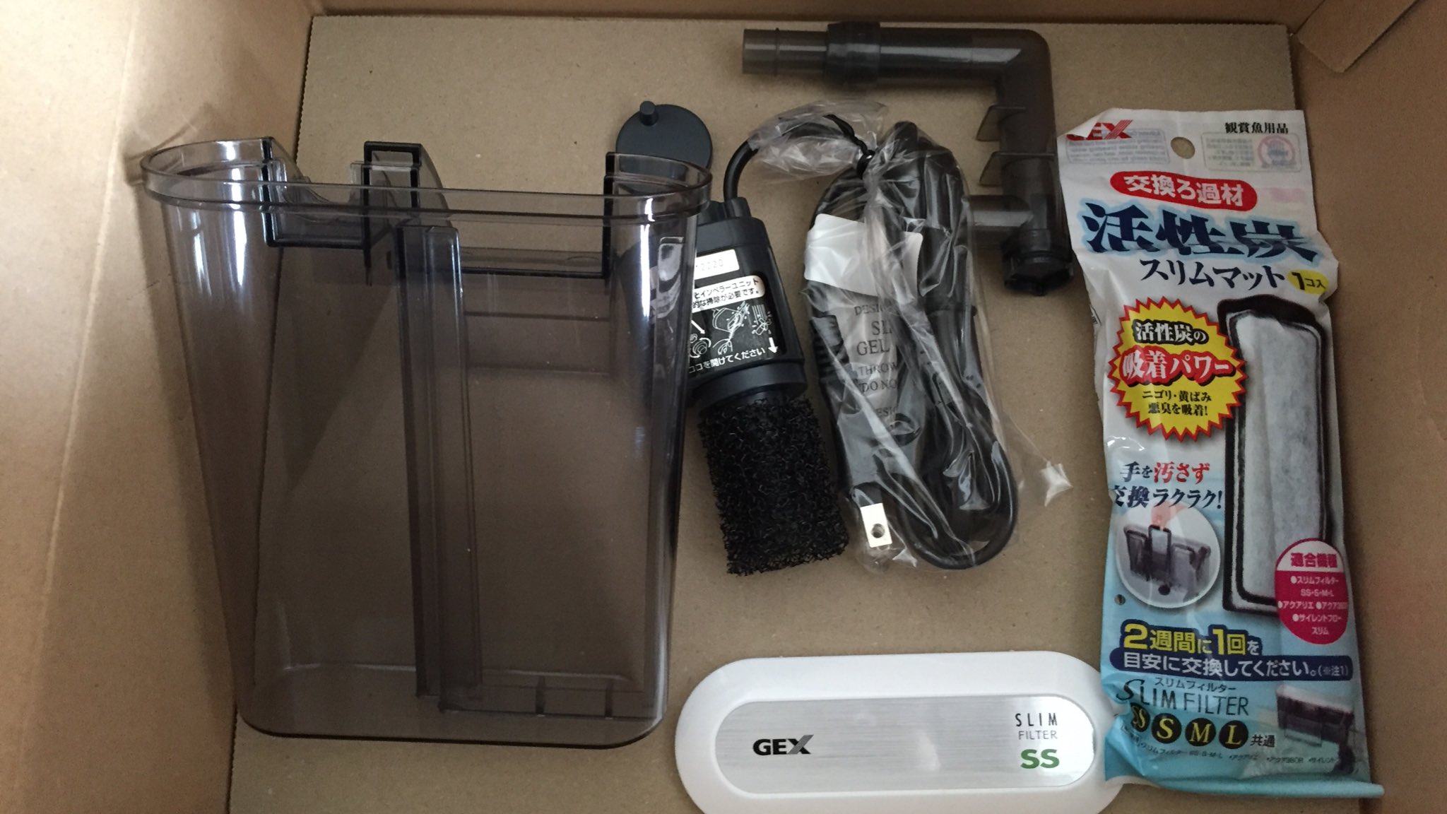 しらす 100円水槽 Twitterren Gex スリムフィルターss 1000円 Amazon 色々検討した結果 市販品を使用することにしました ほぼ無音ですね チョロチョロ ブーンという音は覚悟してたんですが 無音ですね 素晴らしい ロカボーイなどに比べて 見た目も