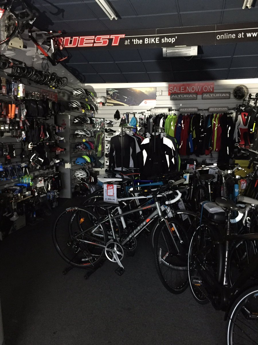 Questbikes's tweet photo. When the shop is hit by a power cut, it's time to break out the CatEye lights! #weneedpower #volt6000 #volt1600 @zyrofisher https://t.co/Lzss36uXlS