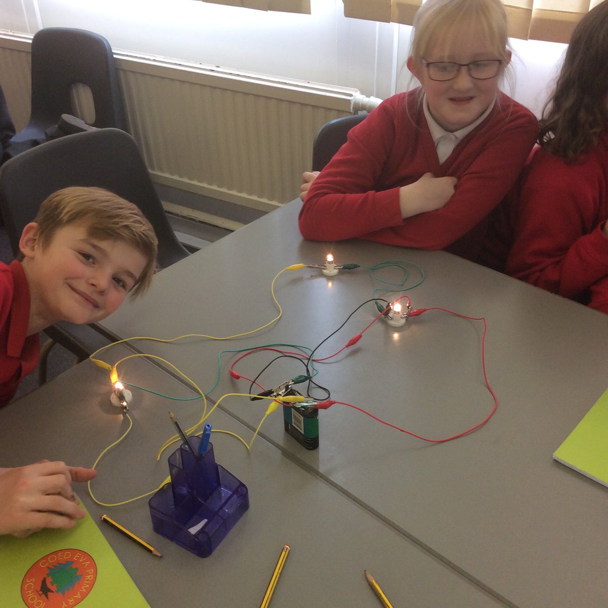 Coedevaprimary's tweet photo. Learning about electrical safety and wiring a plug correctly #CEPy5 https://t.co/TQFsPK8faR