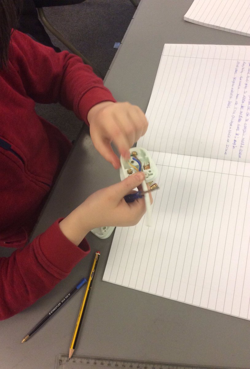 Coedevaprimary's tweet photo. Learning about electrical safety and wiring a plug correctly #CEPy5 https://t.co/TQFsPK8faR