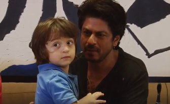 RnSrkrider's tweet photo. This was the cutest moment from our LIVE with @iamsrk #RaeesRockingIt Watch the full live: https://t.co/XvnQxpiiY6 https://t.co/IHiYOu2Uhp