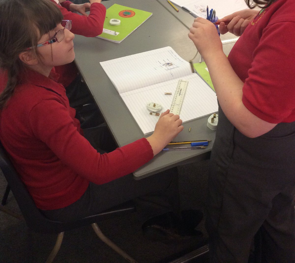 Coedevaprimary's tweet photo. Learning about electrical safety and wiring a plug correctly #CEPy5 https://t.co/AshAatV18N