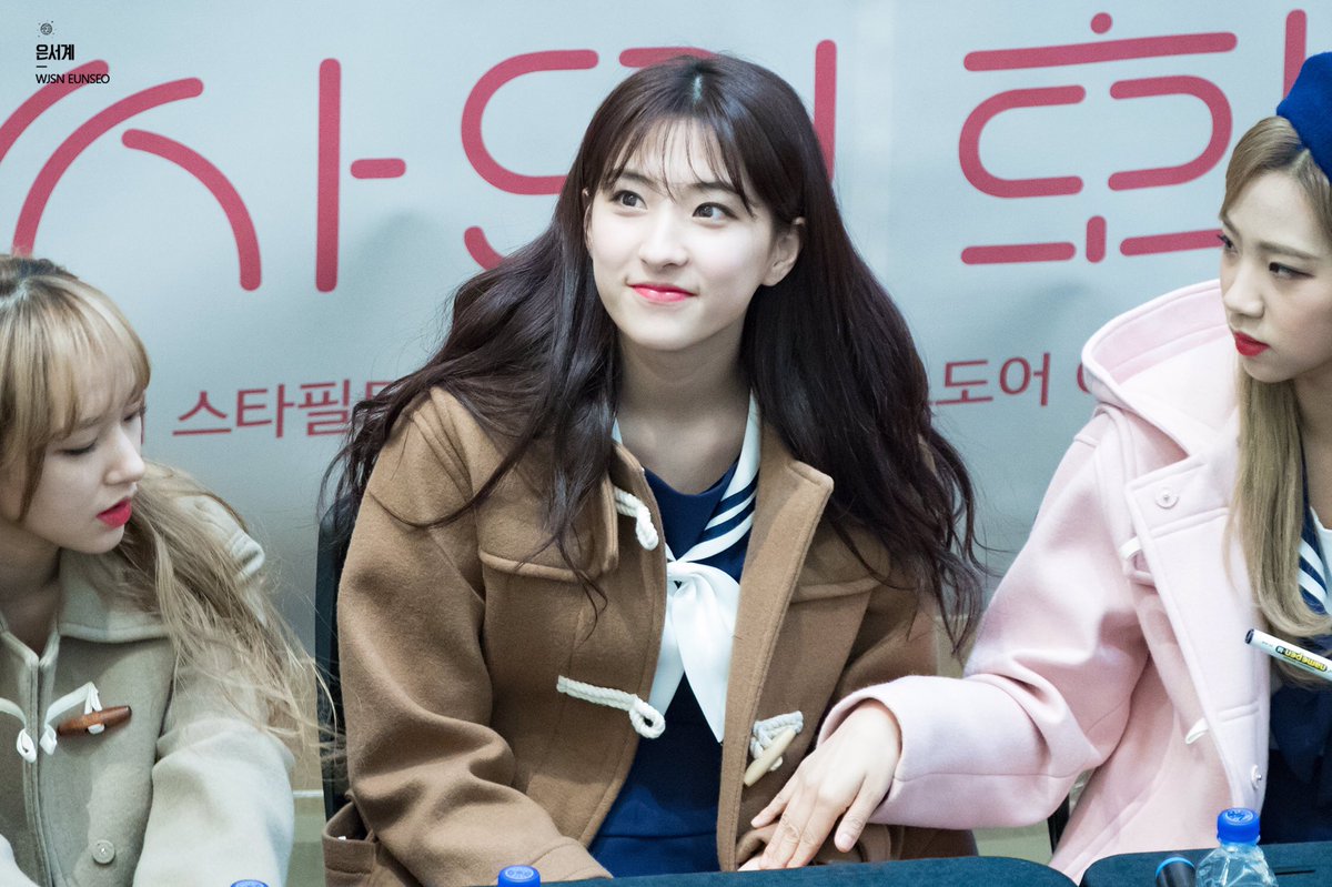 eunseo pics 🖤 tweet media