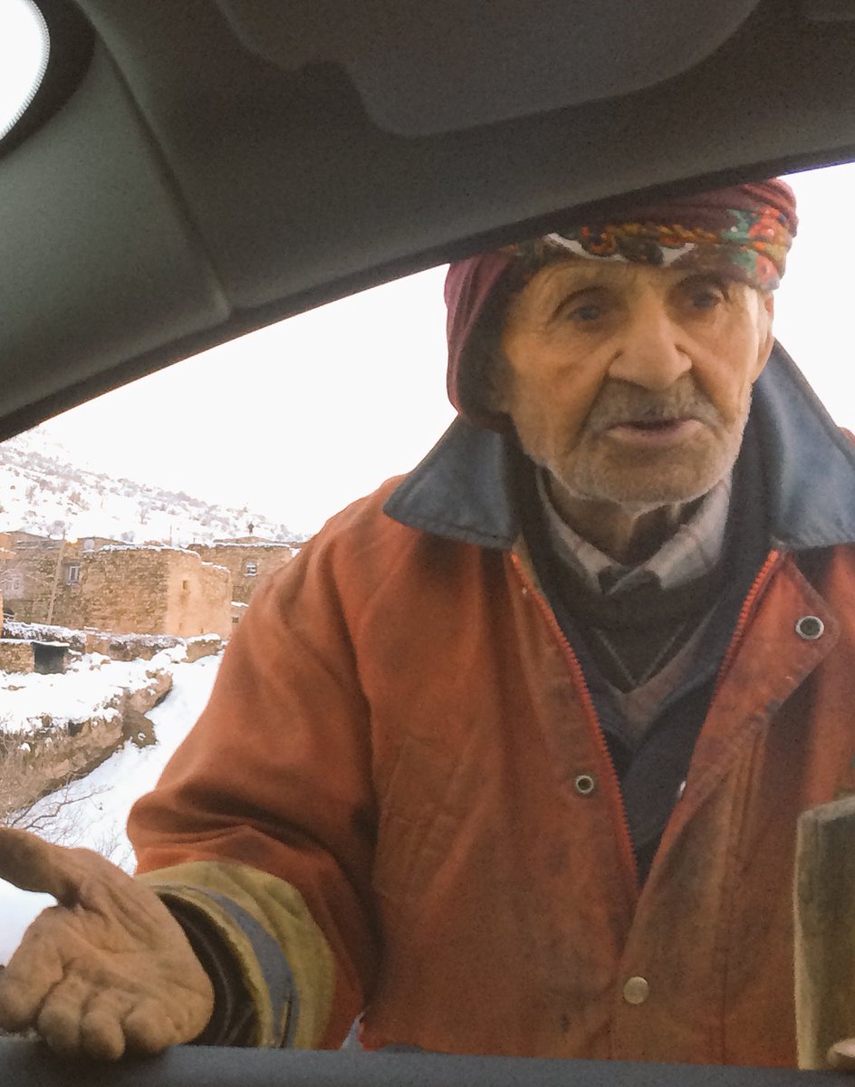 yesilgiyencocuk's tweet photo. Dayının tarif ettiği şekilde giderken 5km sonra yol bitti,döndüğümde "ben hep yürüyerek gidip tepeyi aşıyorum arabayle hiç gitmedim ki" dedi https://t.co/cvEcEaSWTW