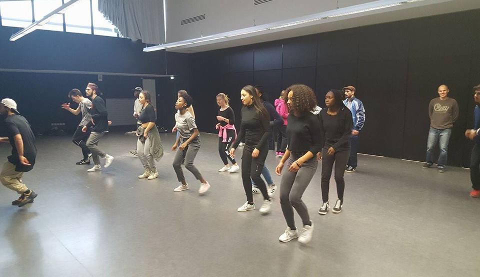 Money_Time_BC's tweet photo. Vous avez été nombreux à participer au #Workshop #breakdance donné par #BboyNasso à @VilledeLormont Rdv 18/03 pour les qualifs du #MTBC2017 https://t.co/NpKaqIVPL1