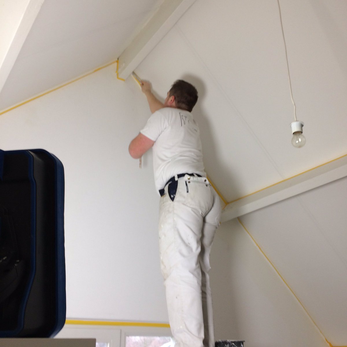 hofschilder's tweet photo. Vandaag de finishing touch van 2 slaapkamers opnieuw #behangen met #glasvliesvezel en #texen muren... https://t.co/CBAWELljnZ