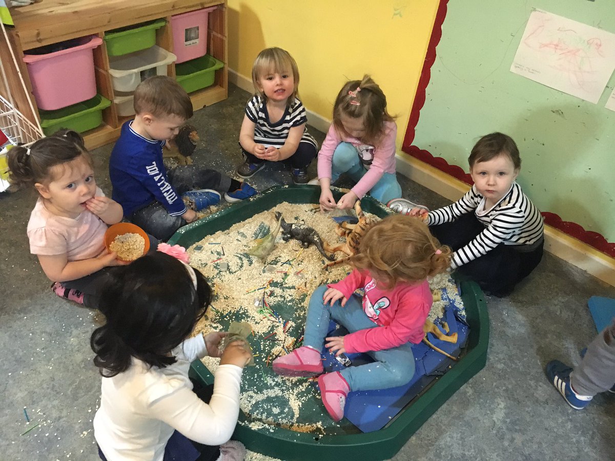 EFInverkip's tweet photo. Starlites feeding the animals this morning #roleplay #oats #learningtocareforanimals https://t.co/NFMemxSLHi