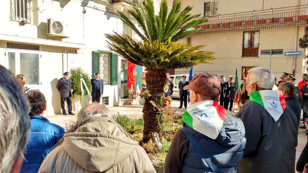 Rinocollocola's tweet photo. In rappresentanza @PDBernalda per ricordare l'eccidio fascista a #bernalda. Ricordare è fondamentale @eliana_acito  #giornatadellamemoria https://t.co/S1BCDFz4TB