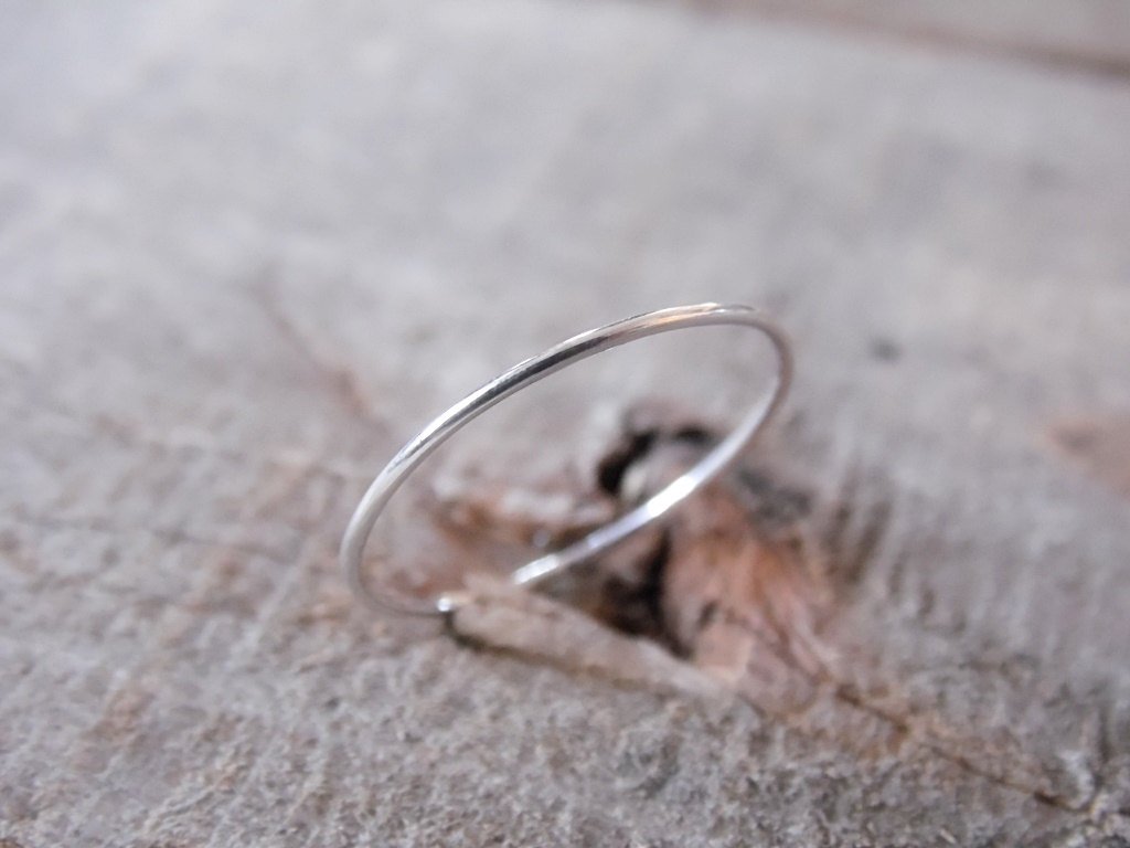 AutumnEquinox's tweet image. Skinny Stacking Ring Sterling Silver tuppu.net/13f3e4be #AutumnEquinox #Etsy #StackingBand