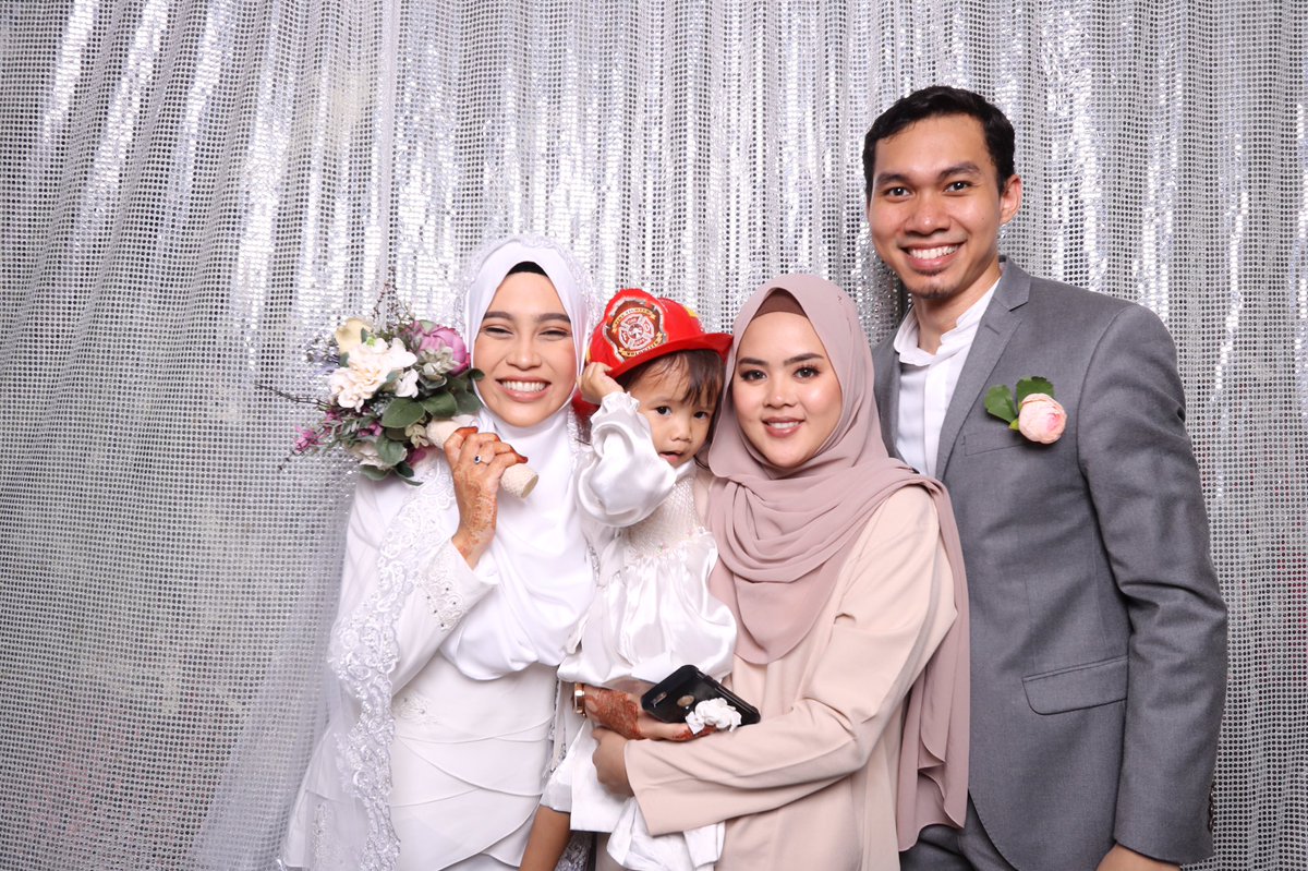 imthenextmegan's tweet photo. Absolutely in loooooove with this photobooth. Siapa kahwin next sila pakai pixclique hahahahaha. https://t.co/GfzSut3Ceb