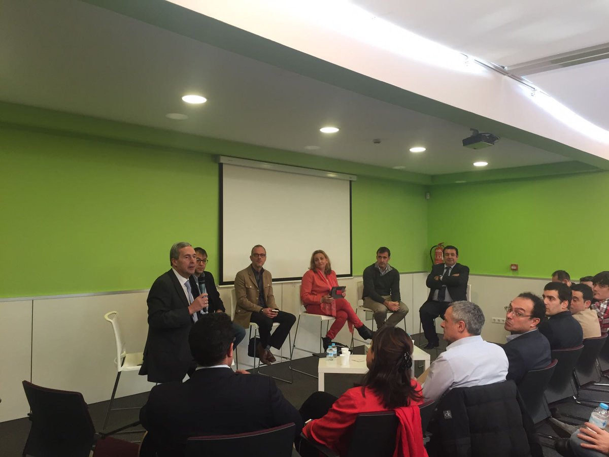Innobasque's tweet photo. Ha comenzado el debate de la Jornada #innovación vasca en la movilidad e integración colaborativa @Bizkaired https://t.co/jVx6TD7kwp