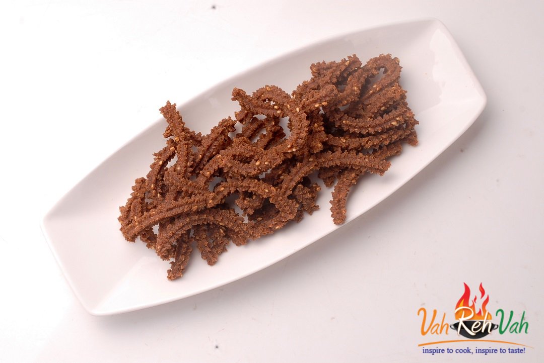 vahrehvah's tweet image. 🙌 Have a #healthy time munching murkkulu with ragi touch!! Ragi Millet Murukku
👆 ow.ly/JNoI308r9Vp

#VahRehVah #SnackTime diy #Vahchef