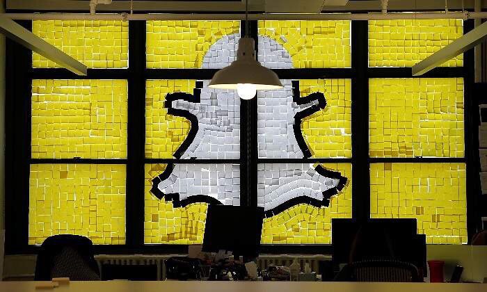 manugzd's tweet photo. La visualización de vídeos se hunden hasta un 40% en Snapchat  https://t.co/obN9Lheba0 https://t.co/cmFGl3gGMP