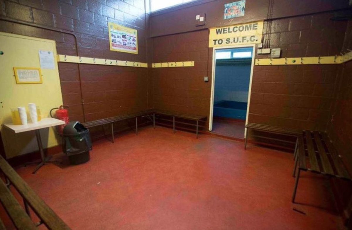 FootballFunnys's tweet photo. This will be Arsenal's changing room against Sutton Utd... https://t.co/sXdoYjMxMr