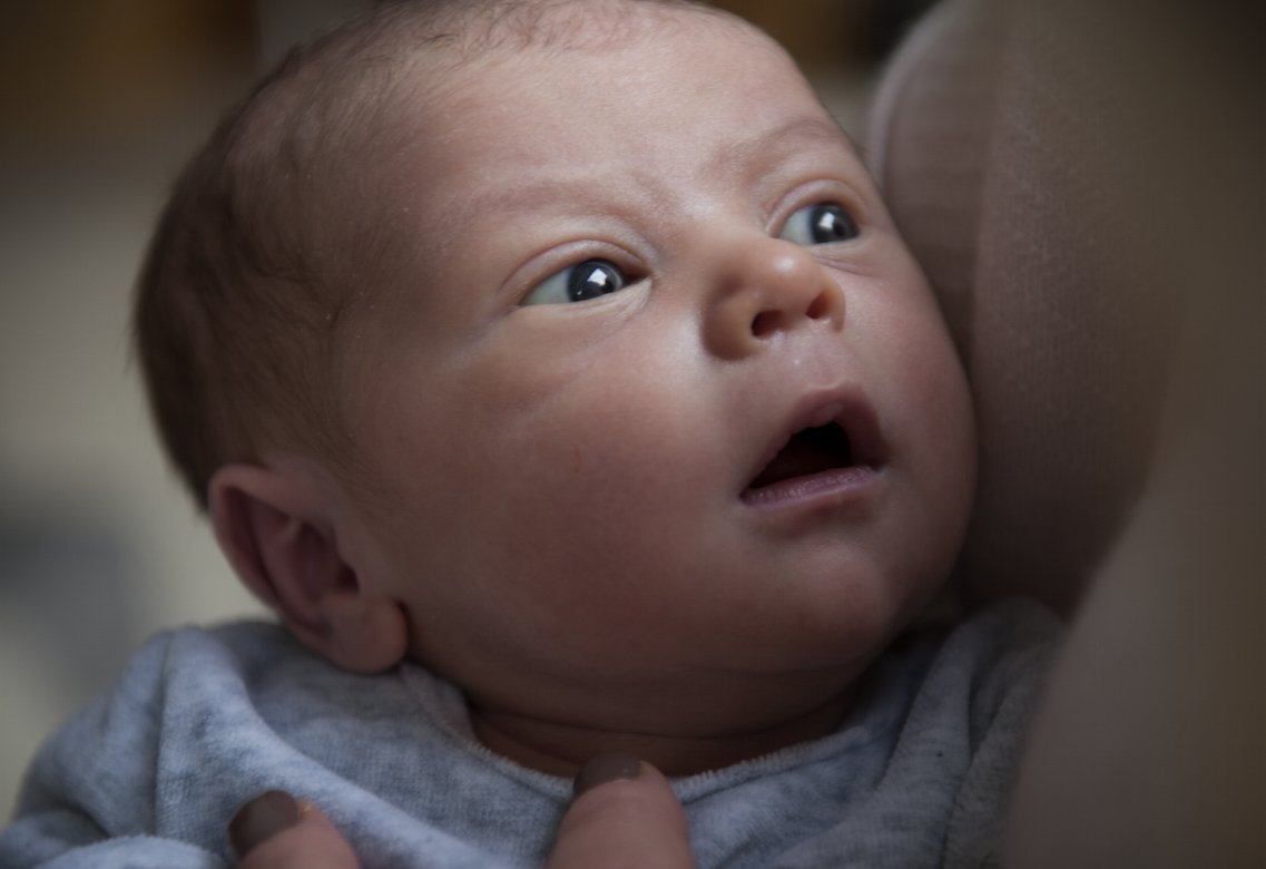 Here's our vid of <a href="/ChemmySki/">Chemmy Alcott OLY</a> and <a href="/DougieCrawford/">Dougie Crawford</a> 's #skibabylocki in <a href="/hello/">Hello</a> bit.ly/2kMeaV3 No doubt he will be skiing by 2018!